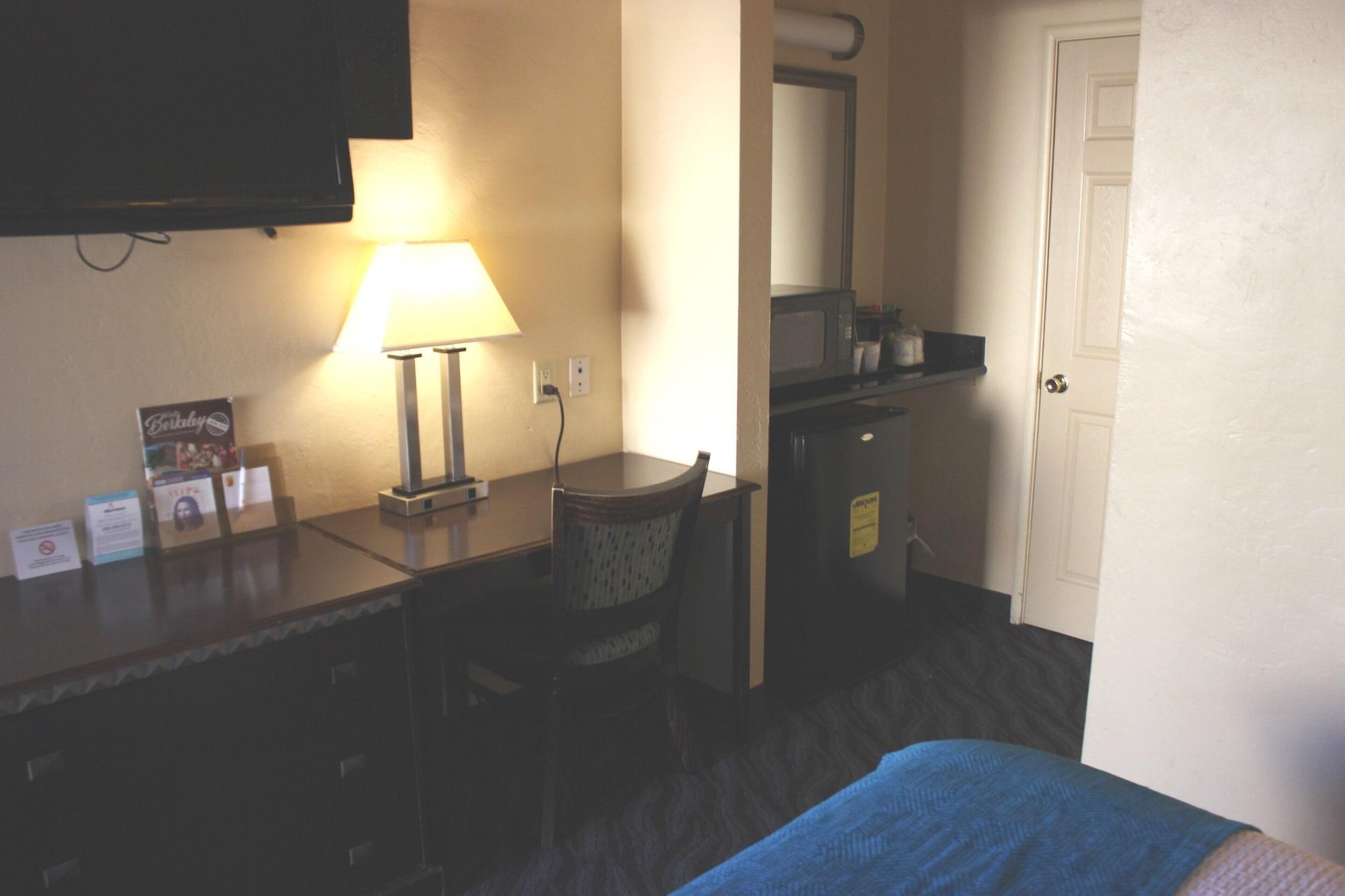 Super 8 By Wyndham Berkeley Motel Dış mekan fotoğraf