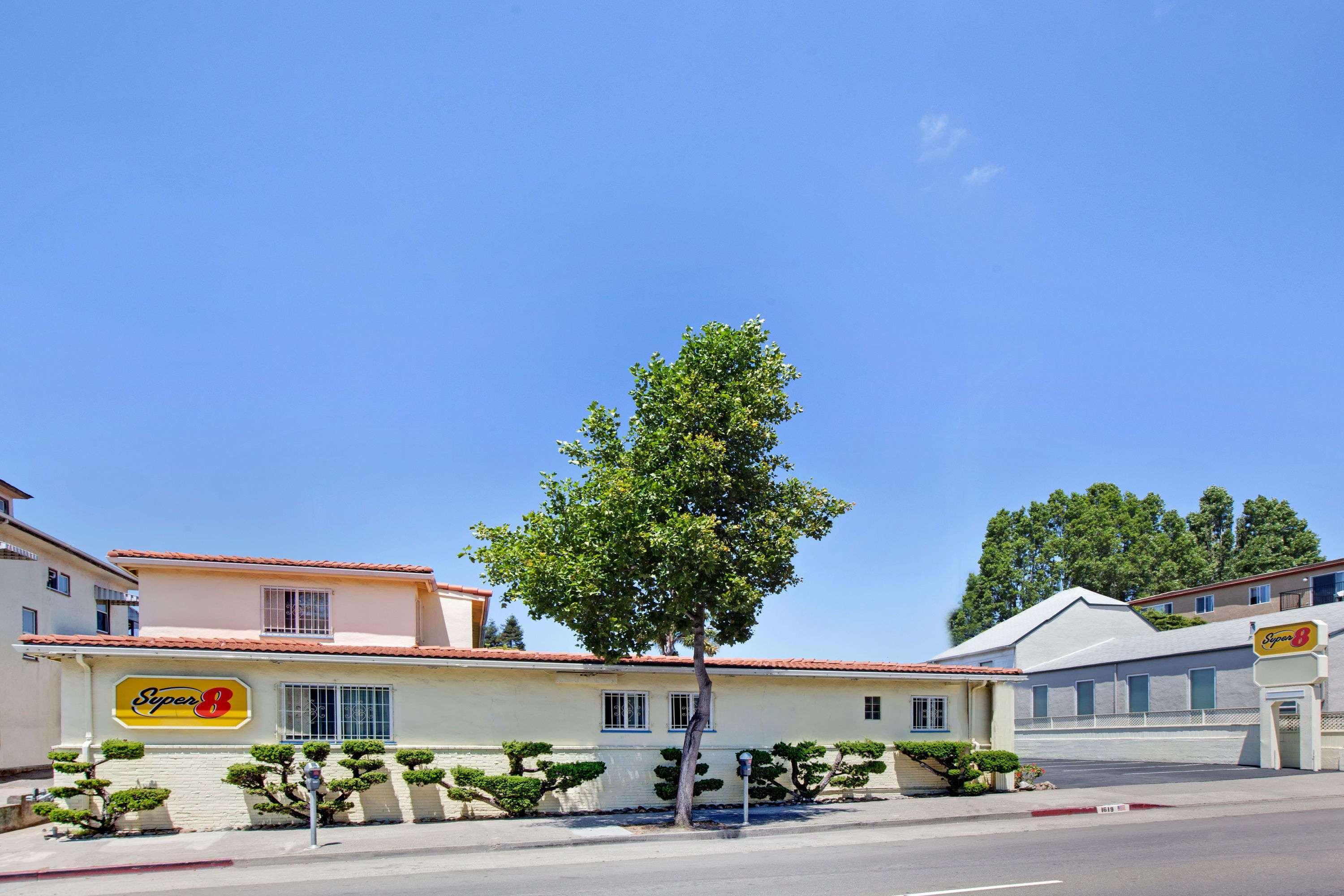 Super 8 By Wyndham Berkeley Motel Dış mekan fotoğraf